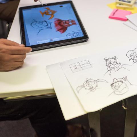 Auf einem Tablet entsteht eine Comicfigur