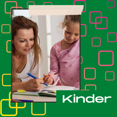 junge Frau lernt mit Mädchen