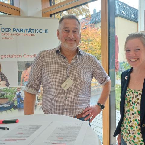 Moderator Clemens Salm mit Regionalleitung Annika Beutel