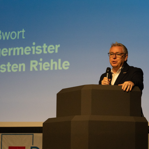 Bürgermeister Thorsten Riehle am Rednerpult