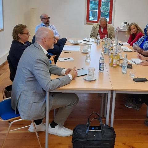 Besprechung am Tisch