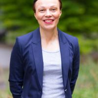 Dr. Steffi Hunnius Dr. Steffi Hunnius