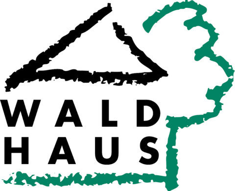 Logo Waldhaus, schwarzes Dach, darunter Schrift WALDHAUS mit grüner Umrandung und angedeutetem Baum 